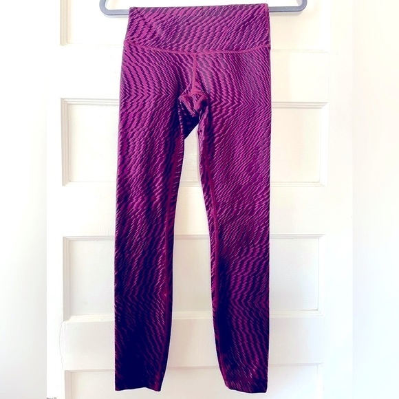 lululemon athletica Pants - Lululemon Athletica purple and black geometric pattern Leggings, size 4